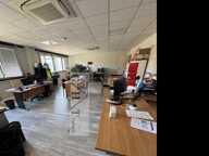 À VENDRE ENTREPÔT/BUREAUX DE 265M²À VITRY-SUR-SEINE — photo 2