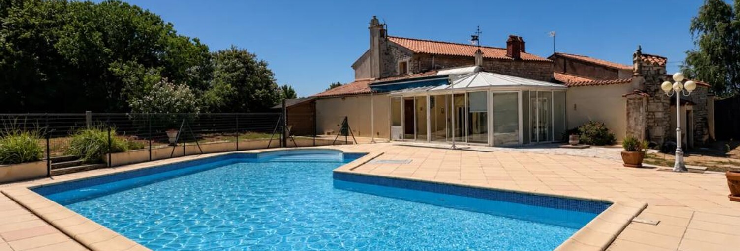 Maison 8 Pièces 196 m² à vendre à Pissotte (85200)