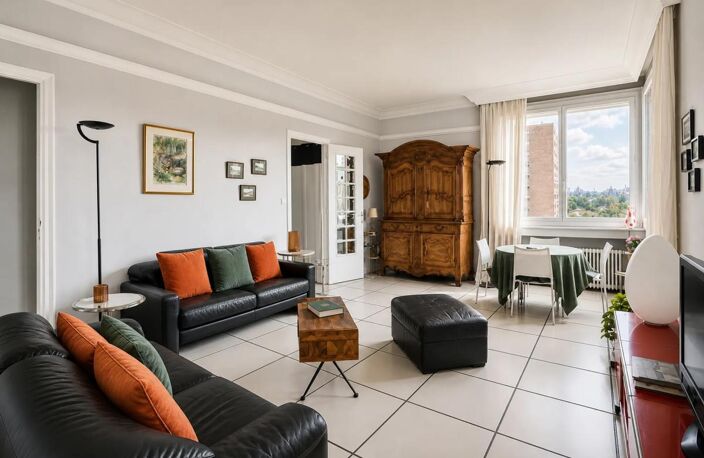 Appartement de 5 pièces de 174 m² à Saint-Étienne — photo 2