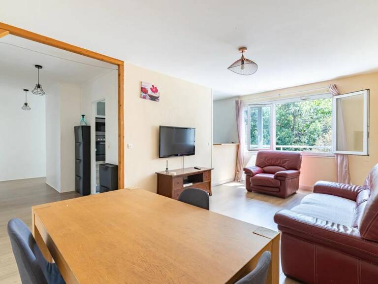 Appartement T4 de 79 m² à Trappes — photo 1