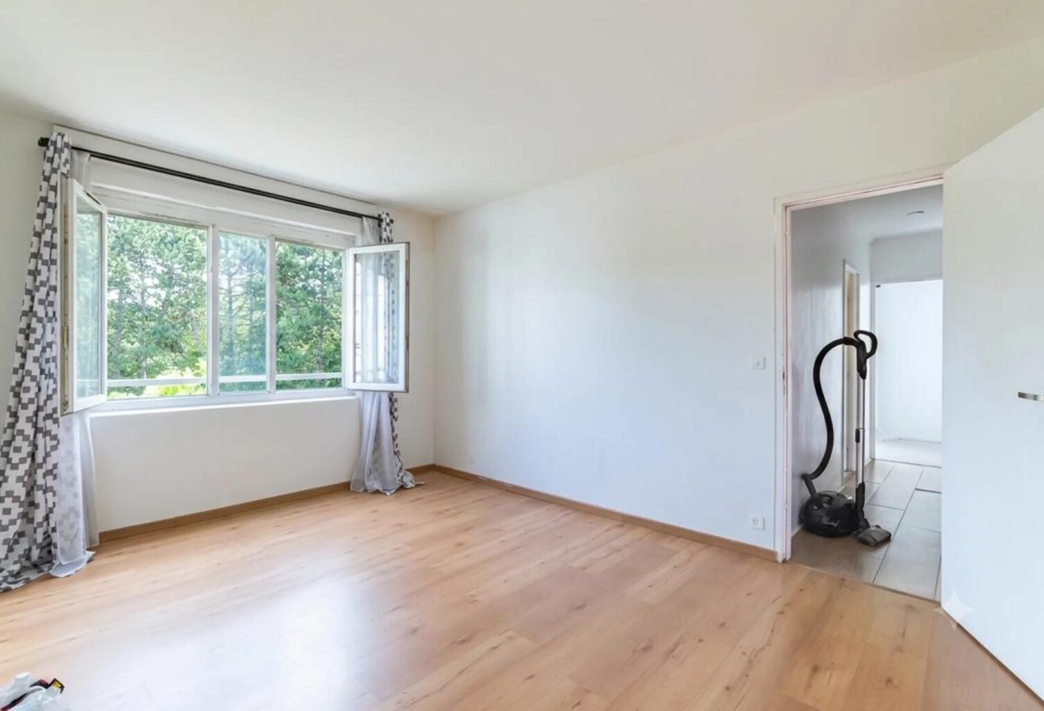 Appartement T4 de 79 m² à Trappes — photo 1