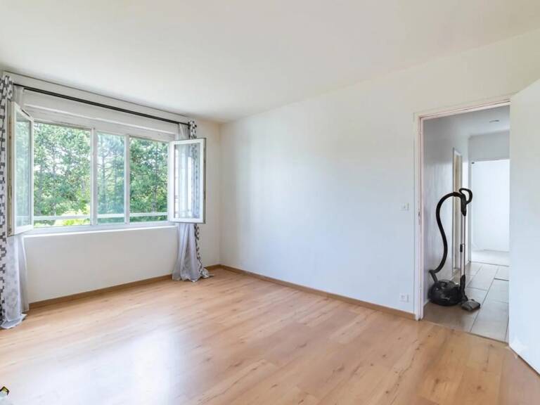 Appartement T4 de 79 m² à Trappes — photo 1