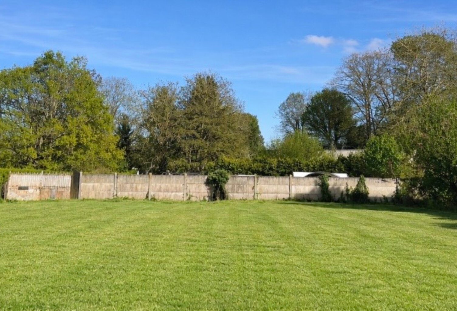 Terrain prêt à BATIR surface : 601 m2 - AXE COMPIEGNE/NOYON — photo 1