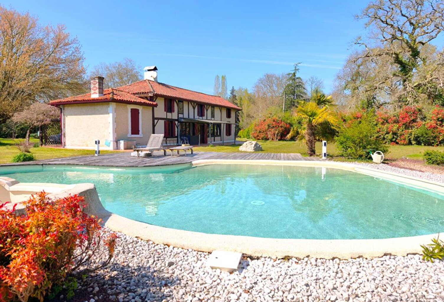 Propriété 200 m2 avec étang, piscine sur 5 hectares — photo 1