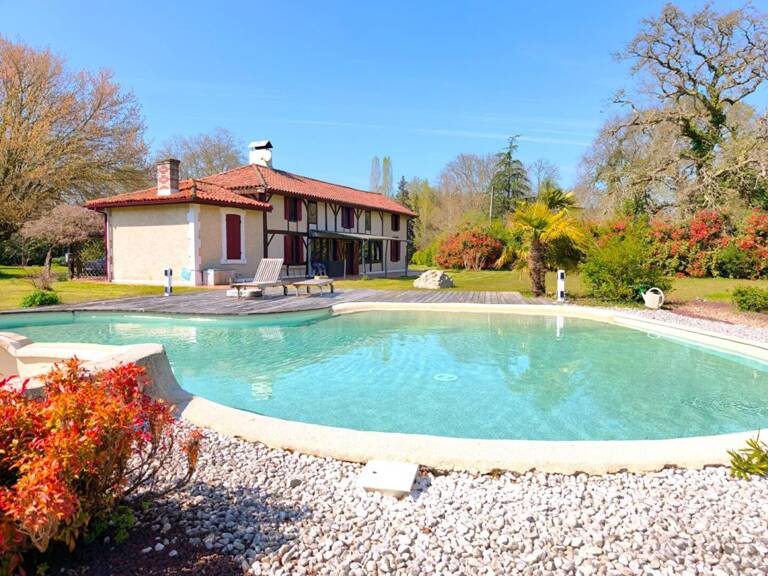 Propriété 200 m2 avec étang, piscine sur 5 hectares — photo 1
