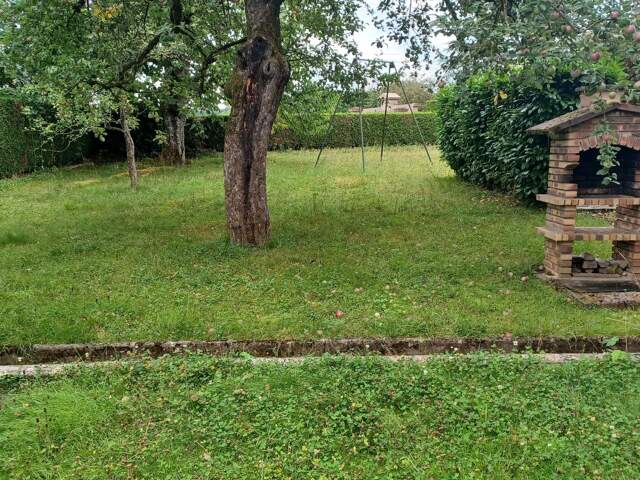 TERRAIN CONSTRUCTIBLE VALENTIGNEY  EN FACE  DU CIMETIERE — photo du bien