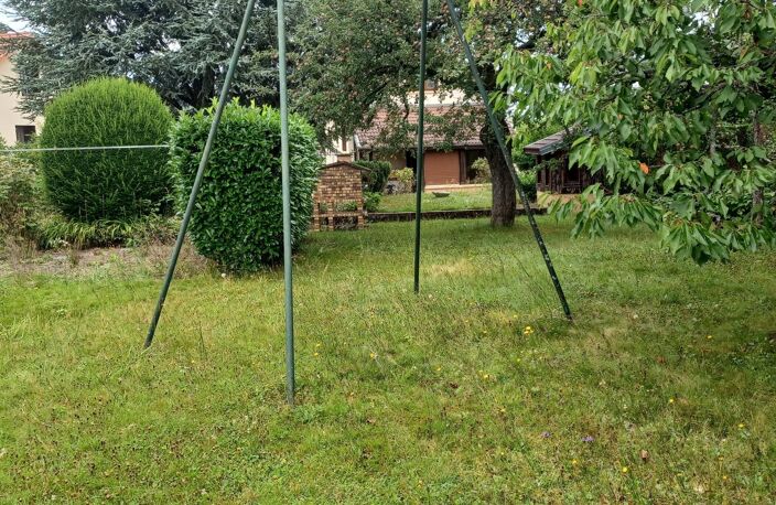 TERRAIN CONSTRUCTIBLE VALENTIGNEY  EN FACE  DU CIMETIERE — photo 2