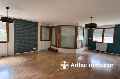 Appartement 3 pièces 932 €