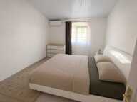 Grand appartement atypique – Saint-Joseph (Gondeau) – Vente interactive — photo 3