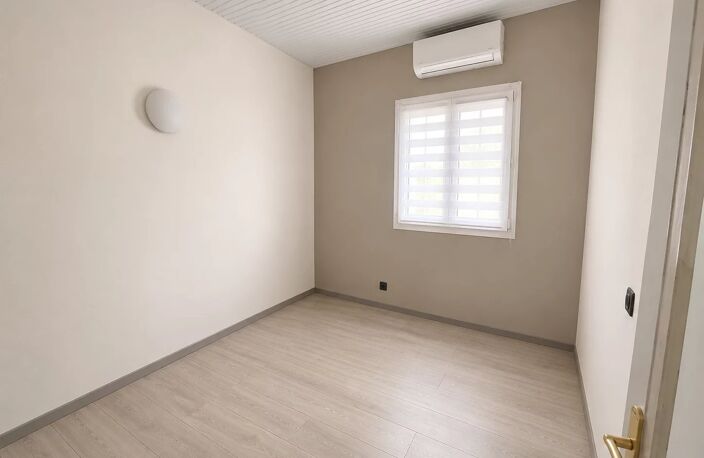 Grand appartement atypique – Saint-Joseph (Gondeau) – Vente interactive — photo 4