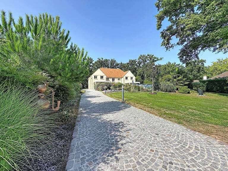 Maison Lamorlaye 10 pièces 430m2 habitable, parc  5100  m², piscine — photo 1