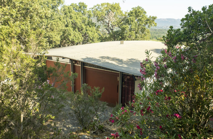 EXCLUSIVITE : Corse-du-Sud, maison Jean & Claude Prouvé   Un — photo 3