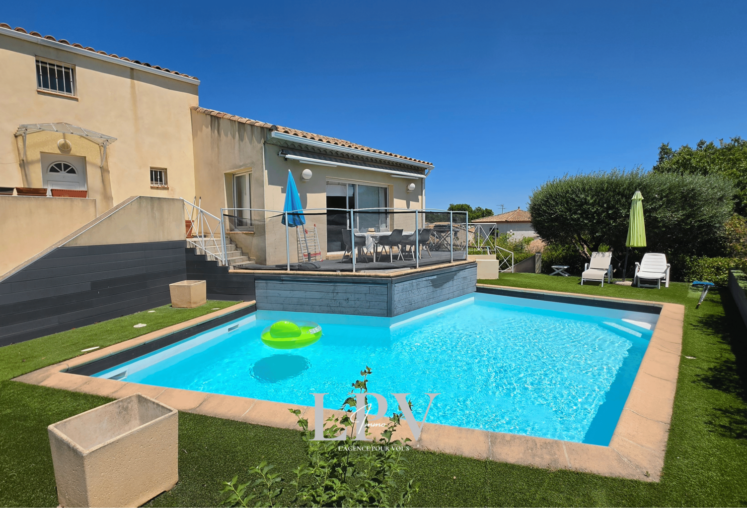 Maison familiale de 184 m2 avec garage, piscine et terrasse — photo 1