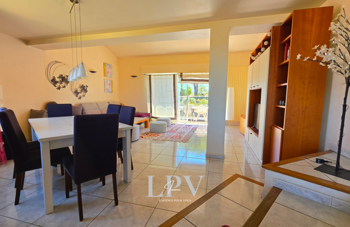 Maison familiale de 184 m2 avec garage, piscine et terrasse — photo 4