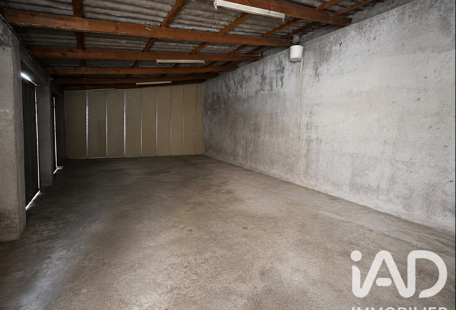 Vente Garage 184 m&sup2; — photo 1