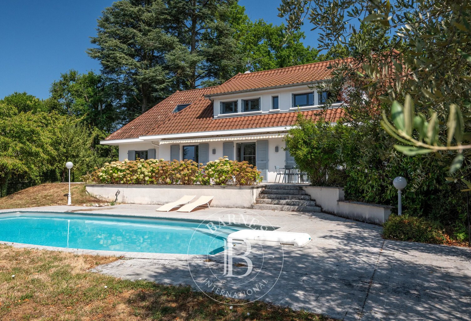 Maison familiale de 230 m² – terrain 1570 m² – 5 chambres – piscine — photo 1