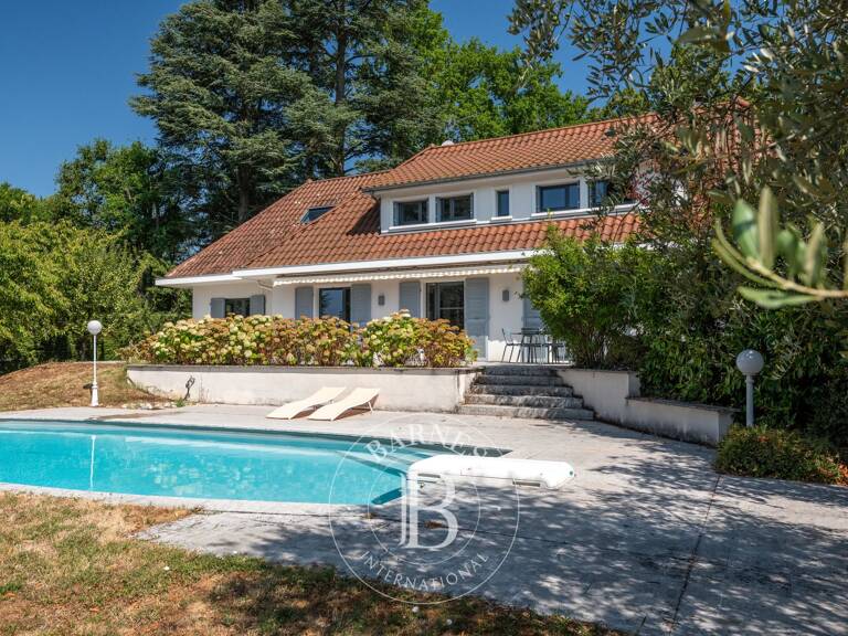 Maison familiale de 230 m² – terrain 1570 m² – 5 chambres – piscine — photo 1