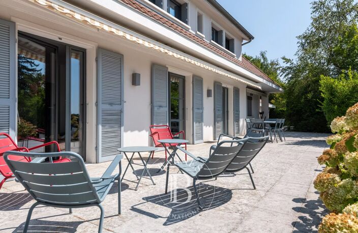 Maison familiale de 230 m² – terrain 1570 m² – 5 chambres – piscine — photo 3