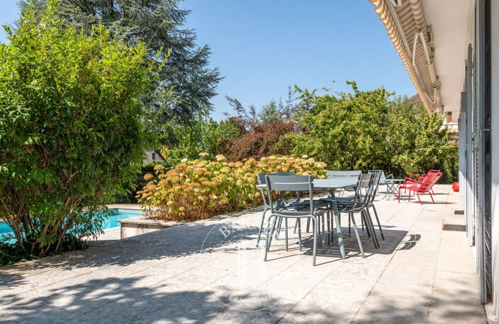 Maison familiale de 230 m² – terrain 1570 m² – 5 chambres – piscine — photo 4