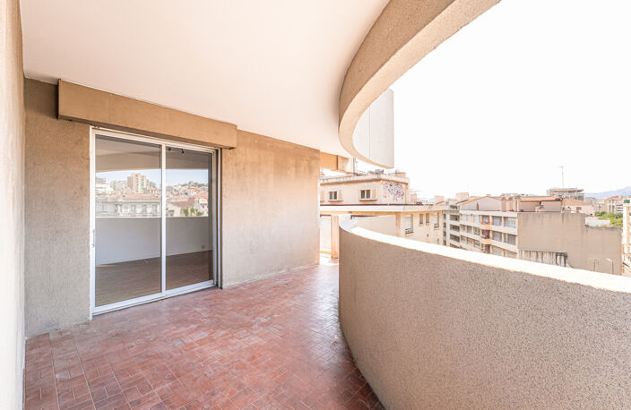 CASTELLANE: T4 105 m2 hab avec Terrasse 33 m2 — photo 2