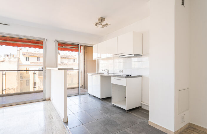 CASTELLANE: T4 105 m2 hab avec Terrasse 33 m2 — photo 5