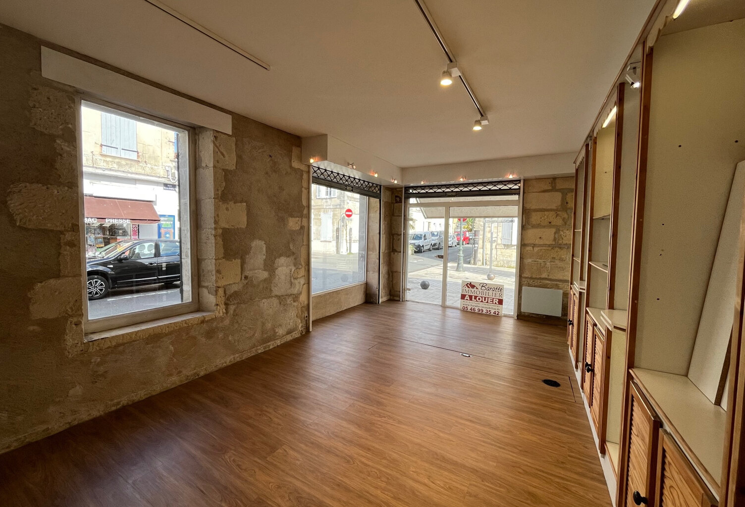 LOCAL COMMERCIAL - ROCHEFORT — photo 1