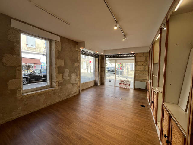 LOCAL COMMERCIAL - ROCHEFORT — photo du bien
