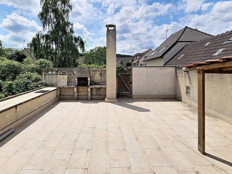 Appartement 2 pièces au dernier étage avec terrasse et parking — photo 1