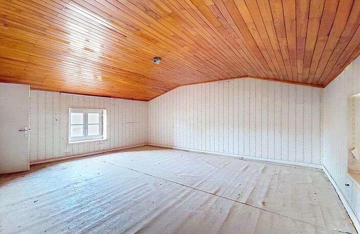ALIX TRIPLEX DE CARACTÈRE À AMÉNAGER  107 M²  STATIONNEMENTS — photo 4