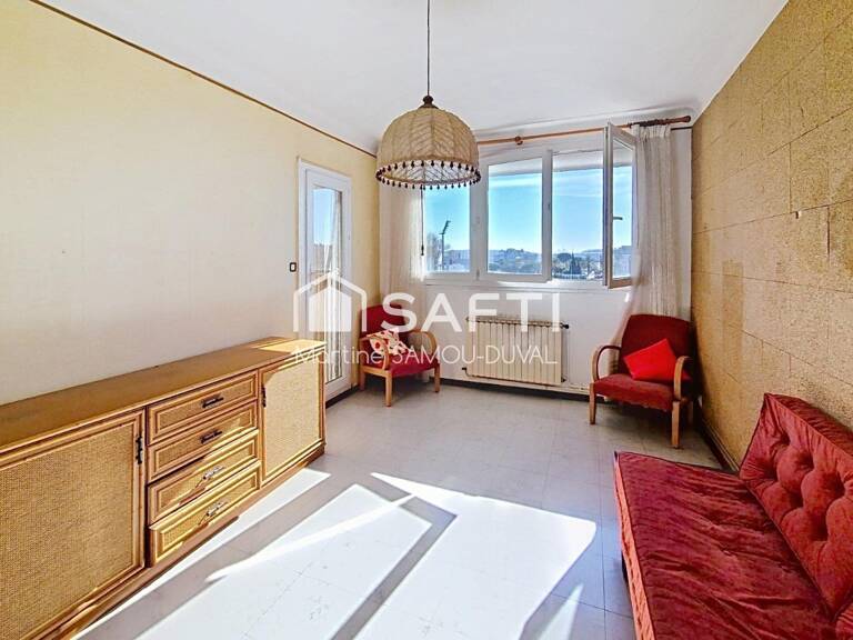La Seyne appartement au troisième et dernier sans ascenseur étage d'une petite résidence de 4 étages. — photo 1