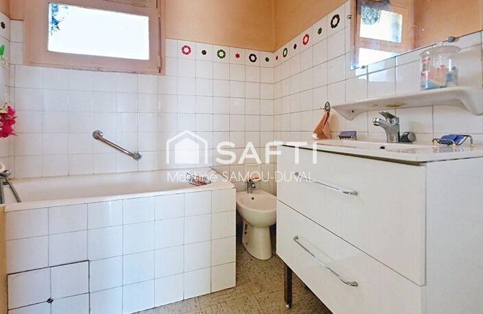 La Seyne appartement au troisième et dernier sans ascenseur étage d'une petite résidence de 4 étages. — photo 2