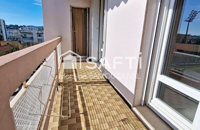 La Seyne appartement au troisième et dernier sans ascenseur étage d'une petite résidence de 4 étages. — photo 4