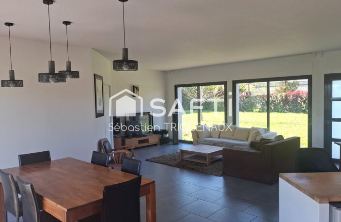 MAISON CONTEMPORAINE AVEC BATIMENT GREZ NEUVILLE — photo 2