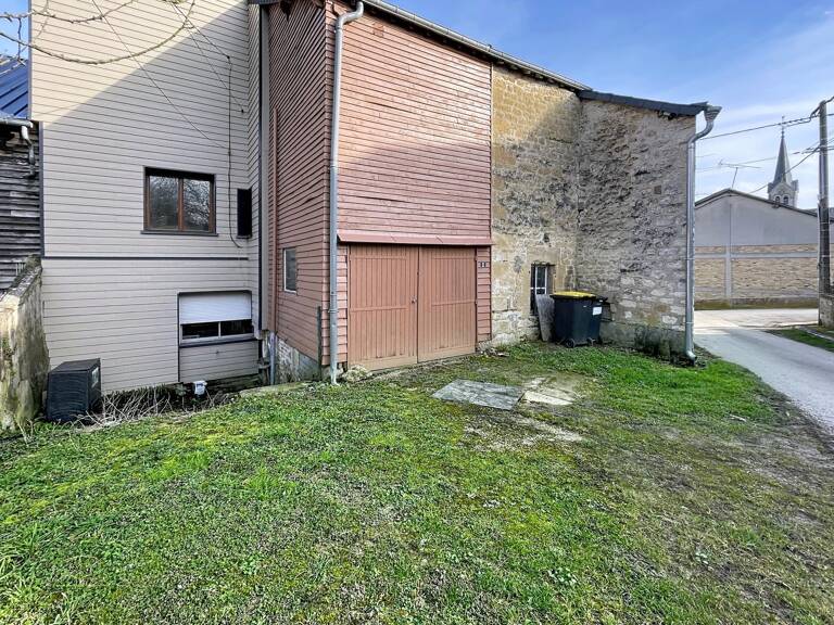 Située dans le village du Chesnois-auboncourt — photo 1