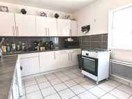Maison avec pièce de vie spacieuse — photo 2