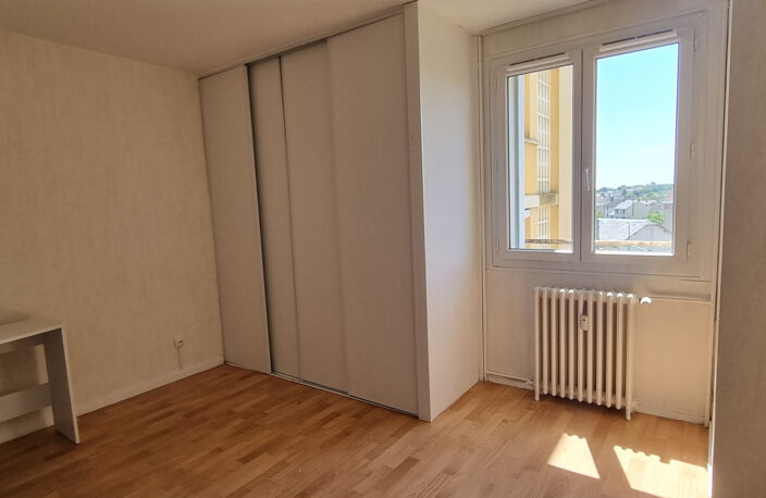 À vendre à Châteaudun (28) : appartement avec 2 chambres — photo 4