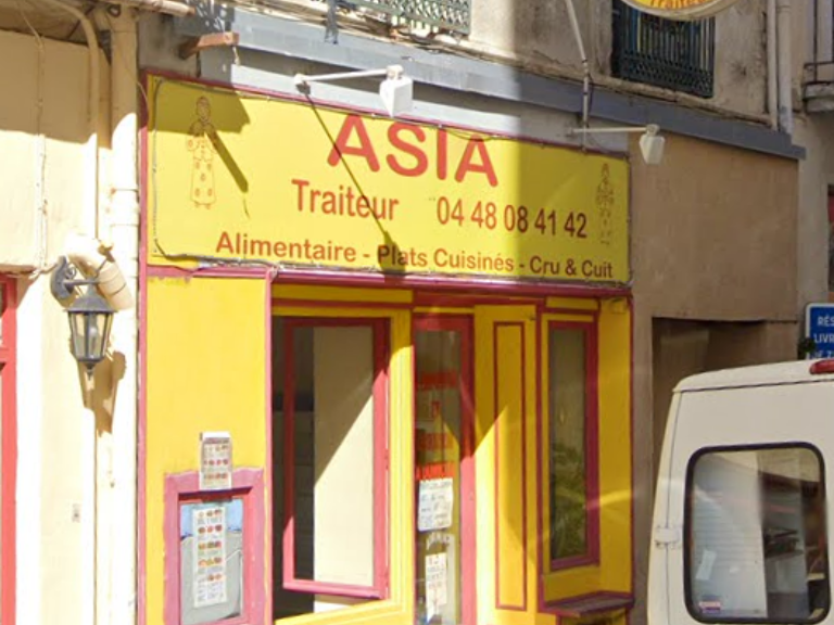 A LOUER SUR BEZIERS CENTRE VILLE - LOCAL COMMERCIAL 3-6-9 - — photo 1