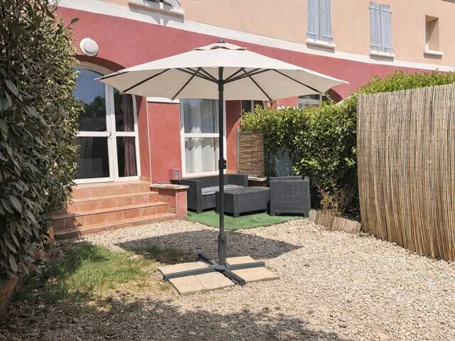 Maison deux chambres et un bureau, avec jardin et abri voiture  à Belleville-en-Beaujolais — photo du bien