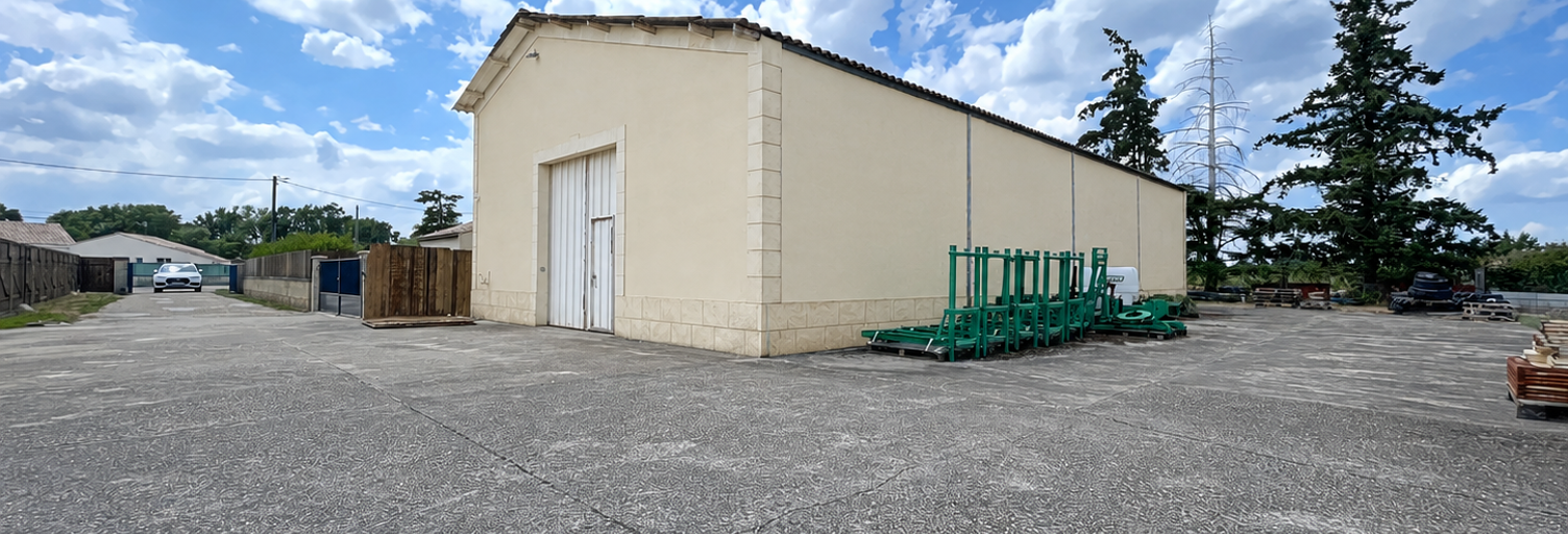 Local industriel  215 m² à vendre à Montagne (33570)