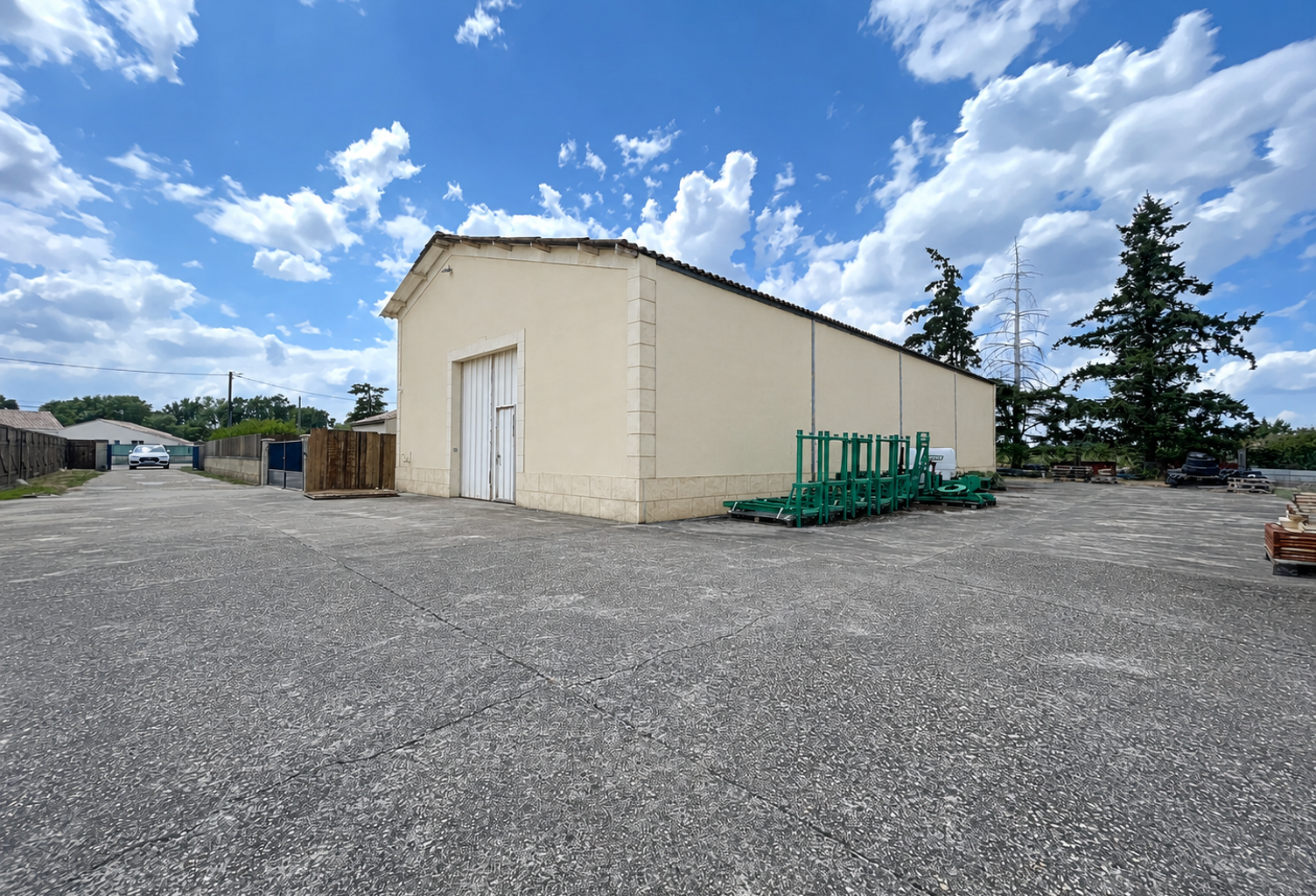 Entrepôt 215m2 - 1600m2 de terrain - MONTAGNE — photo 1