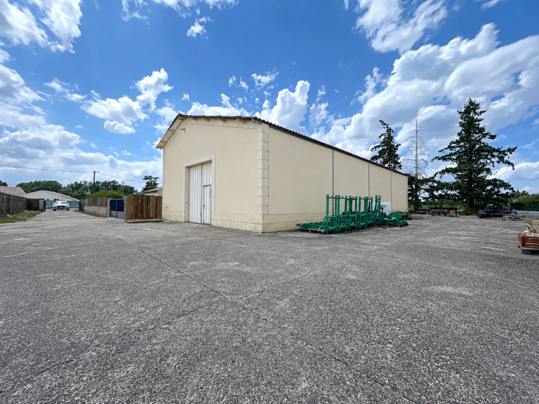 Entrepôt 215m2 - 1600m2 de terrain - MONTAGNE — photo 1