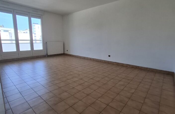 Location appartement 3 pièces 66 m² à Lyon 7 (69007) — photo 2