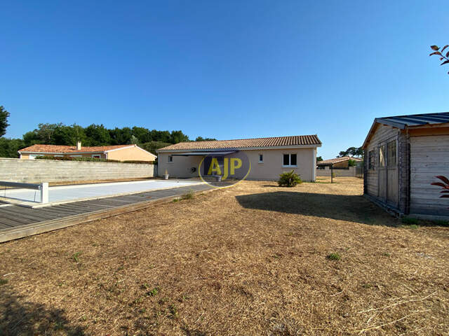 VENDAYS bourg Maison  4 pièce(s) — photo du bien