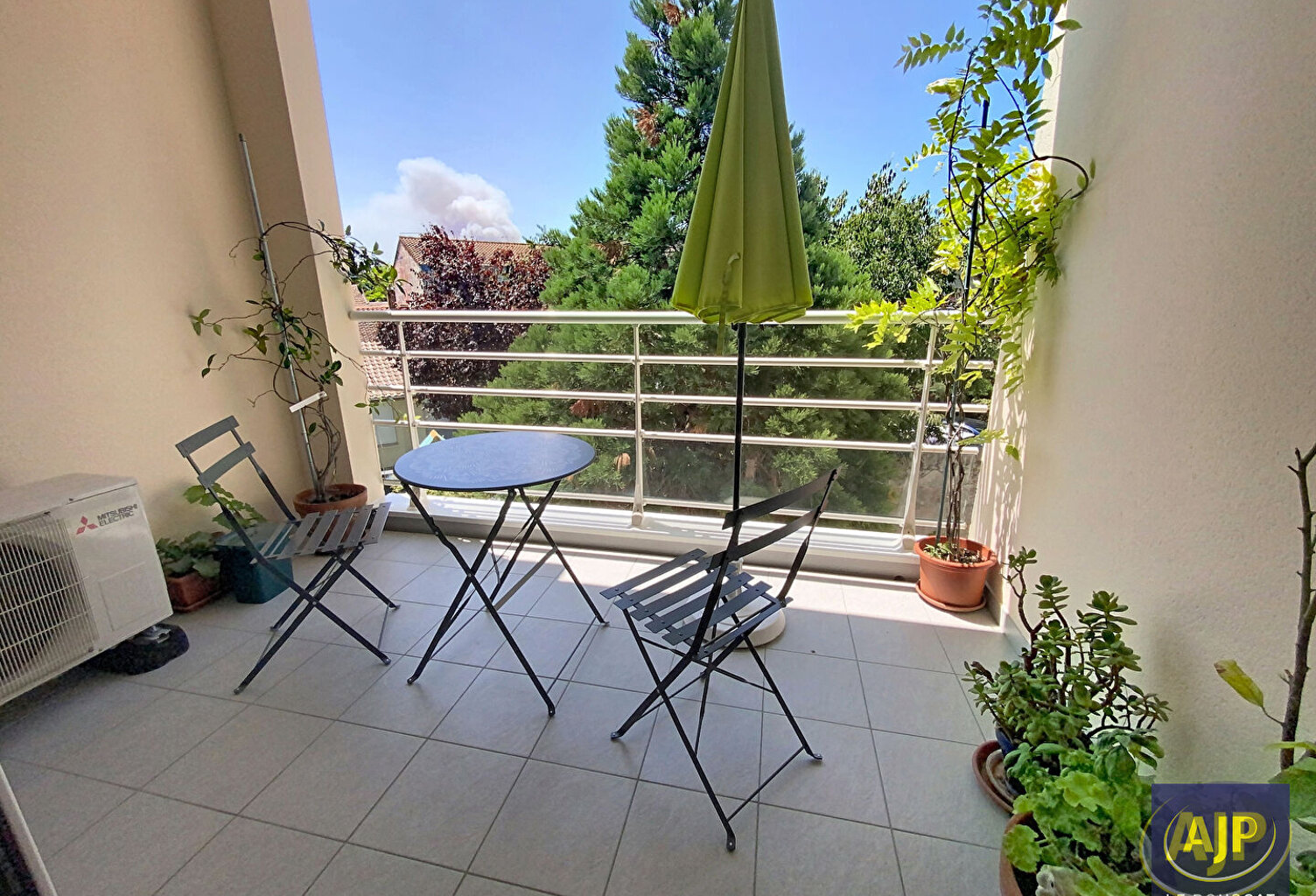 LE BOUSCAT Centre  T3 dernier étage avec terrasse — photo 1