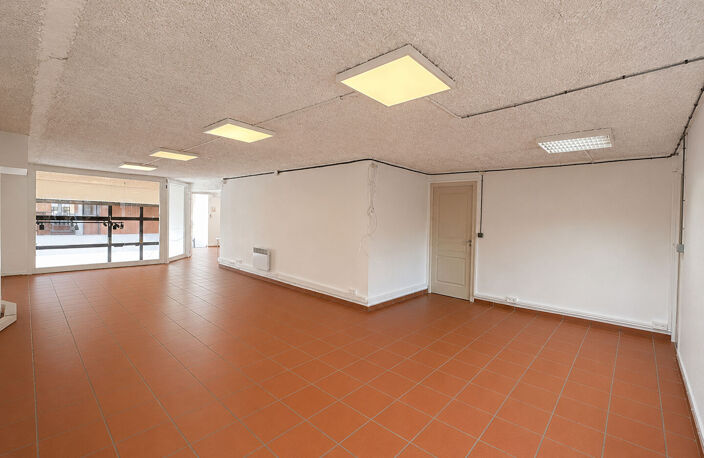 TOULOUSE - SAINT-GEORGES  MURS COMMERCIAUX  DE 165.72 m2 — photo 3