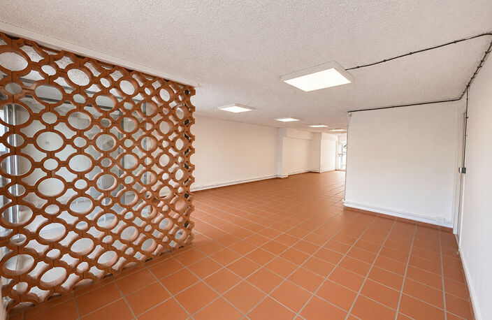TOULOUSE - SAINT-GEORGES  MURS COMMERCIAUX  DE 165.72 m2 — photo 4