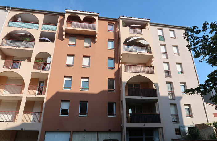 TOULOUSE HAUT-ROSERAIE - Ensemble immobilier de 209.35 m2 composé de 3 appartements loués avec cave et parking + 6 parkings — photo 2