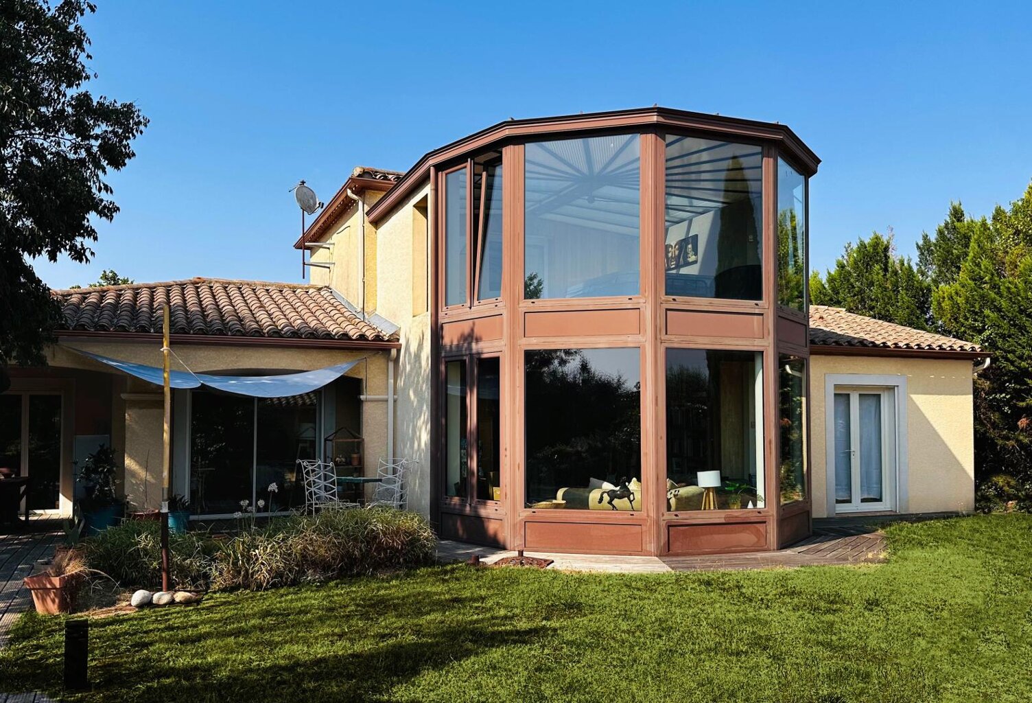 Maison 225 m² + studio sur 1 100 m² de terrain — photo 1