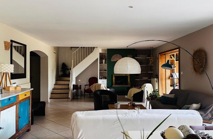 Maison 225 m² + studio sur 1 100 m² de terrain — photo 3