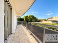 T2 AU CALME AVEC TERRASSE DE 14 M²  BEAU POTENTIEL D'OUVERTURE/ CELLEIR ET PARKING — photo 2